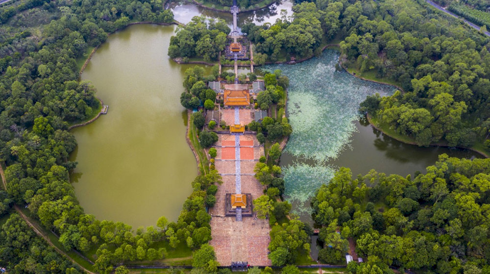 Whether you're a history enthusiast, an architecture lover, or simply looking for a serene escape, this mausoleum will provide an unforgettable experience